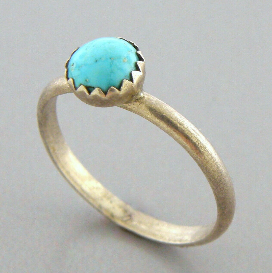 VINTAGE NAVAJO STERLING SILVER TURQUOISE SOLITAIRE RING SIZE 5.5 (1 of 2)