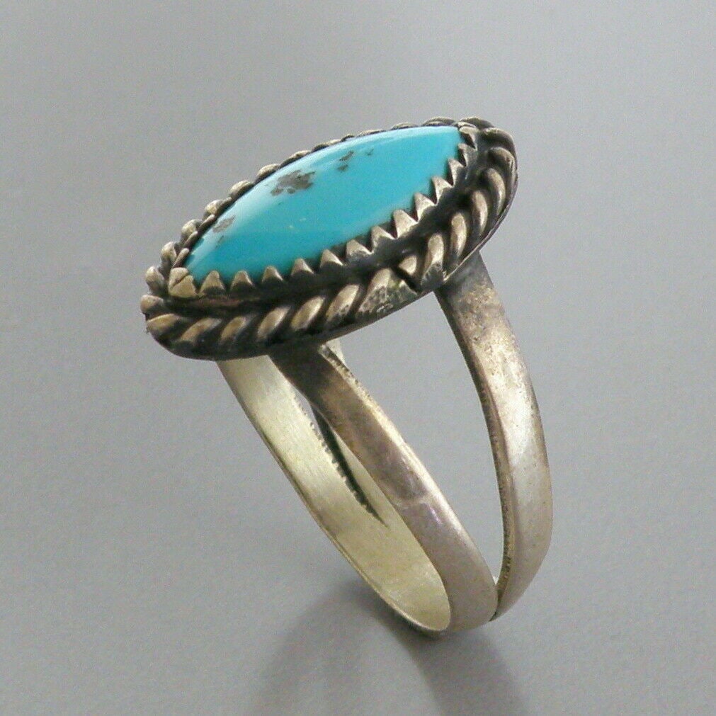 VINTAGE NAVAJO STERLING SILVER SLEEPING BEAUTY TURQUOISE RING (1 of 2)