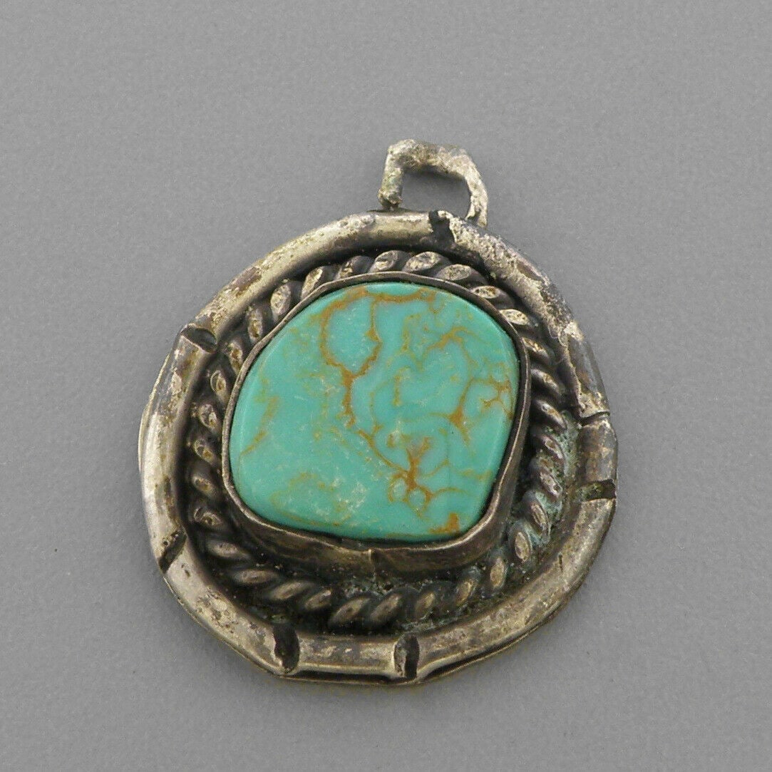 VINTAGE NAVAJO STERLING SILVER TURQUOISE PENDANT (1 of 2)