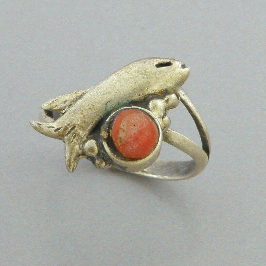 VINTAGE BEAUTIFUL NAVAJO STERLING SILVER OX BLOOD CORAL FISH RING: VINTAGE CORAL STERLING SILVER RING Navajo ox blood coral sterling silver fish ring Size 5.25 Ring head measures 0.64" L x 0.48" W Vintage, Pre-owned, in good condition for its age, please refer to pic