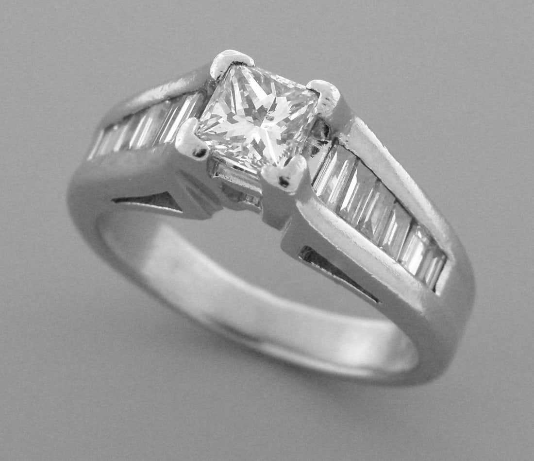 VINTAGE 1ct PLATINUM DIAMOND ENGAGEMENT RING SOLITAIRE (1 of 2)