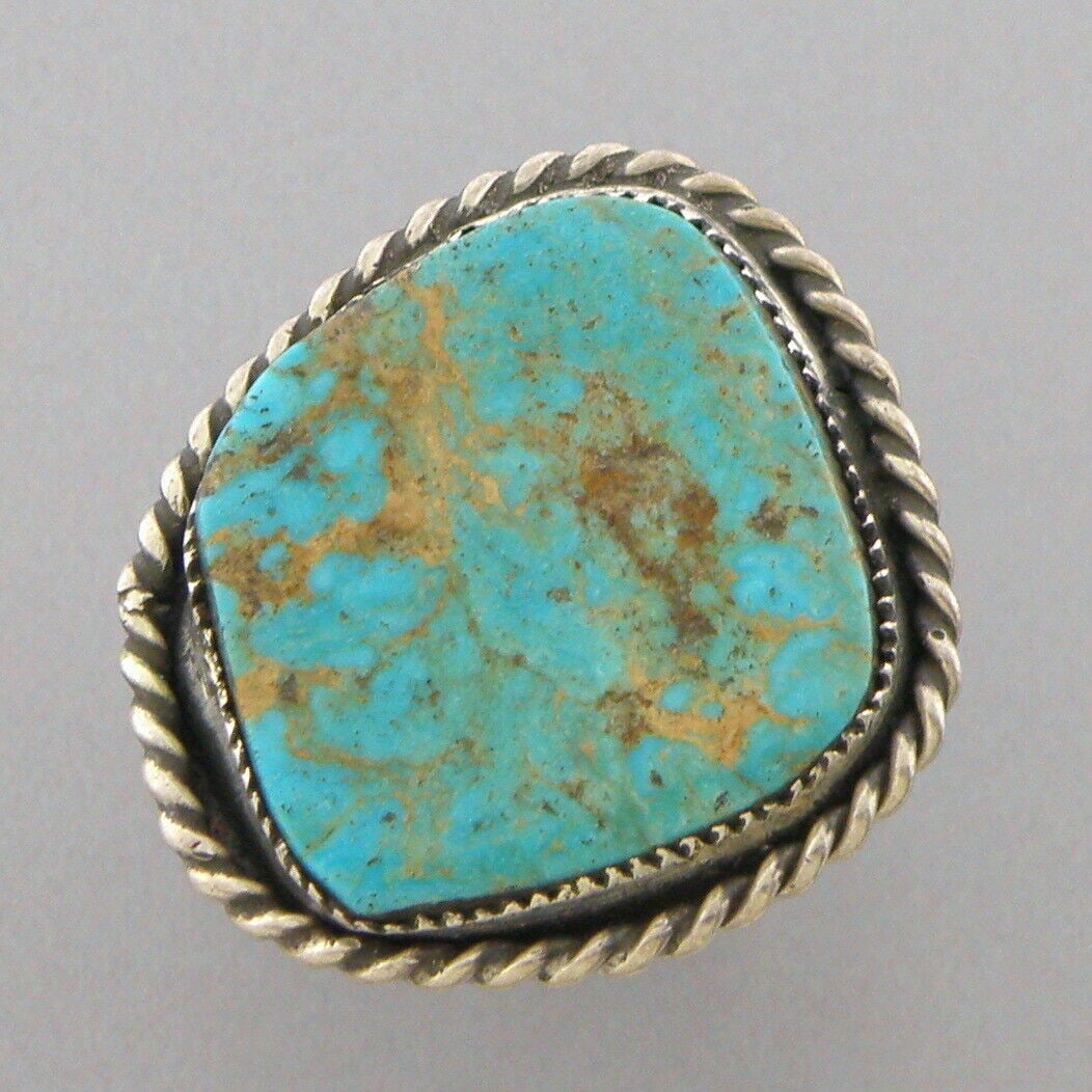 VINTAGE BEAUTIFUL NAVAJO STERLING SILVER TURQUOISE RING (1 of 2)