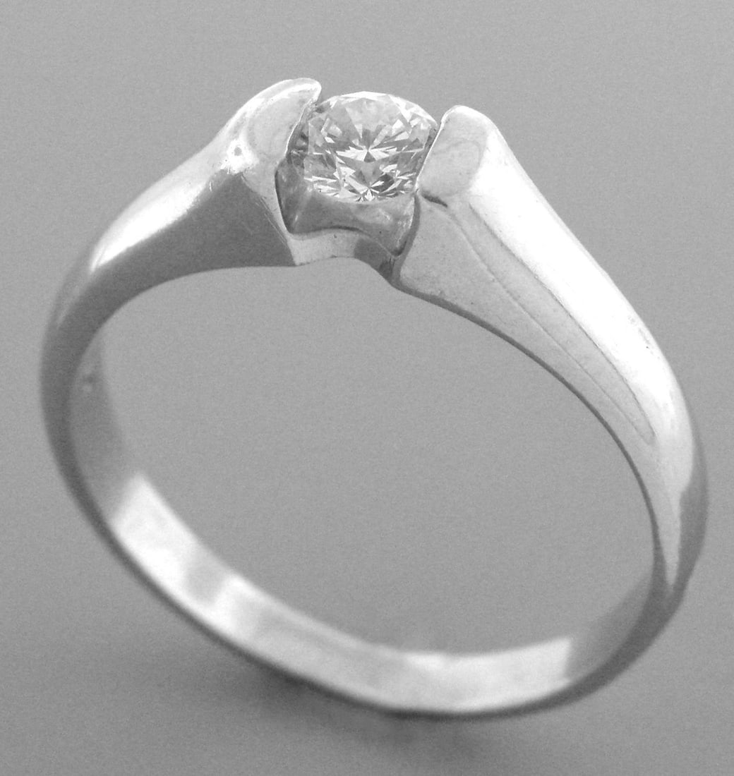 0.25ct PLATINUM DIAMOND ENGAGEMENT RING SOLITAIRE H SI1 (1 of 2)
