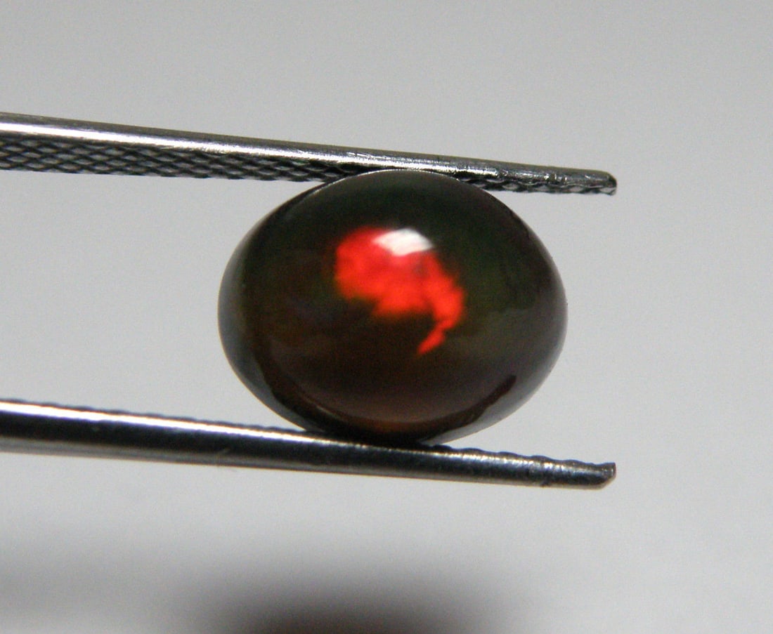 1.31ct AFRICAN BLACK OPAL OVAL CABOCHON CUT NATURAL (1 of 2)