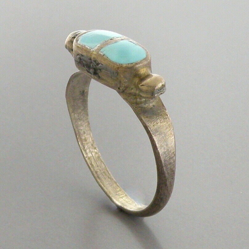 VINTAGE BEAUTIFUL NAVAJO STERLING SILVER INLAY TURQUOISE RING SIZE 7: VINTAGE TURQUOISE STERLING SILVER RING Vintage Navajo Turquoise sterling silver ring Size 7 Ring head measures 0.63" L x 0.22" W Vintage, Pre-owned, in good condition for its age, please refer to pics