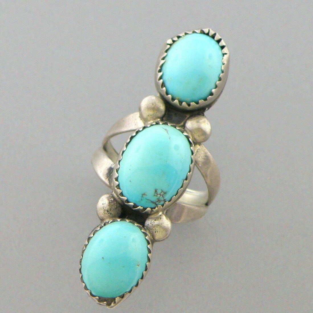 VINTAGE BEAUTIFUL NAVAJO STERLING SILVER LIGHT BLUE TURQUOISE RING (1 of 2)
