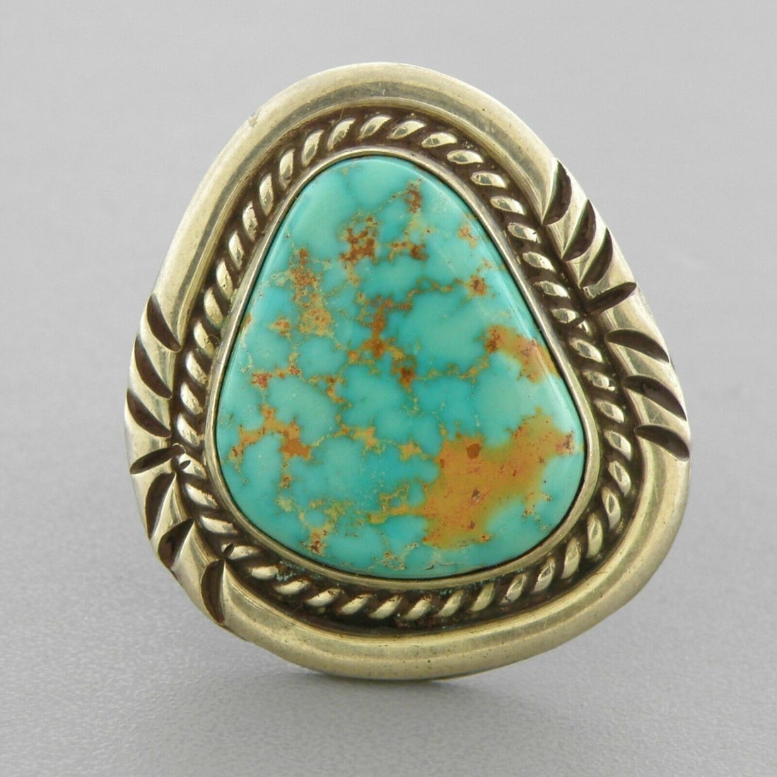 VINTAGE SOUTHWESTERN STERLING SILVER TURQUOISE RING (1 of 2)