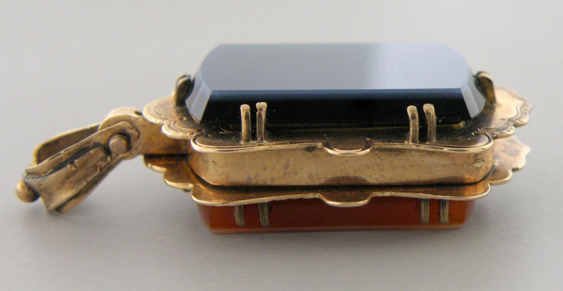 ANTIQUE 18K YELLOW GOLD BEAUTIFUL LOCKET PENDANT HEAVY: ANTIQUE 18K YELLOW GOLD LOCKET PENDANTLocket measures 1.62" H x 0.77" W18K Yellow gold 2 Unknown stonesAntique Pre-owned in good working condition, minor wear due to age, please refer to picsLeaving i