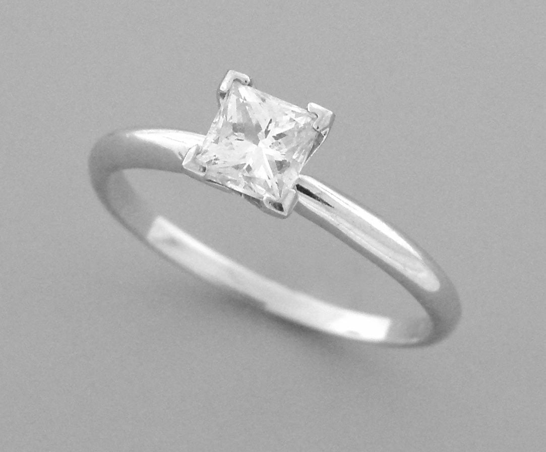 0.35ct 14k WHITE GOLD DIAMOND ENGAGEMENT RING SOLITAIR: 14K DIAMOND ENGAGEMENT RING SIZE 5.5 Ring size is a 5.5 (can easily be sized by your local jeweler) 14K princess cut diamond solitaire Diamond is 0.35ct G-H color SI1 clarity Pre-owned, in excellent c
