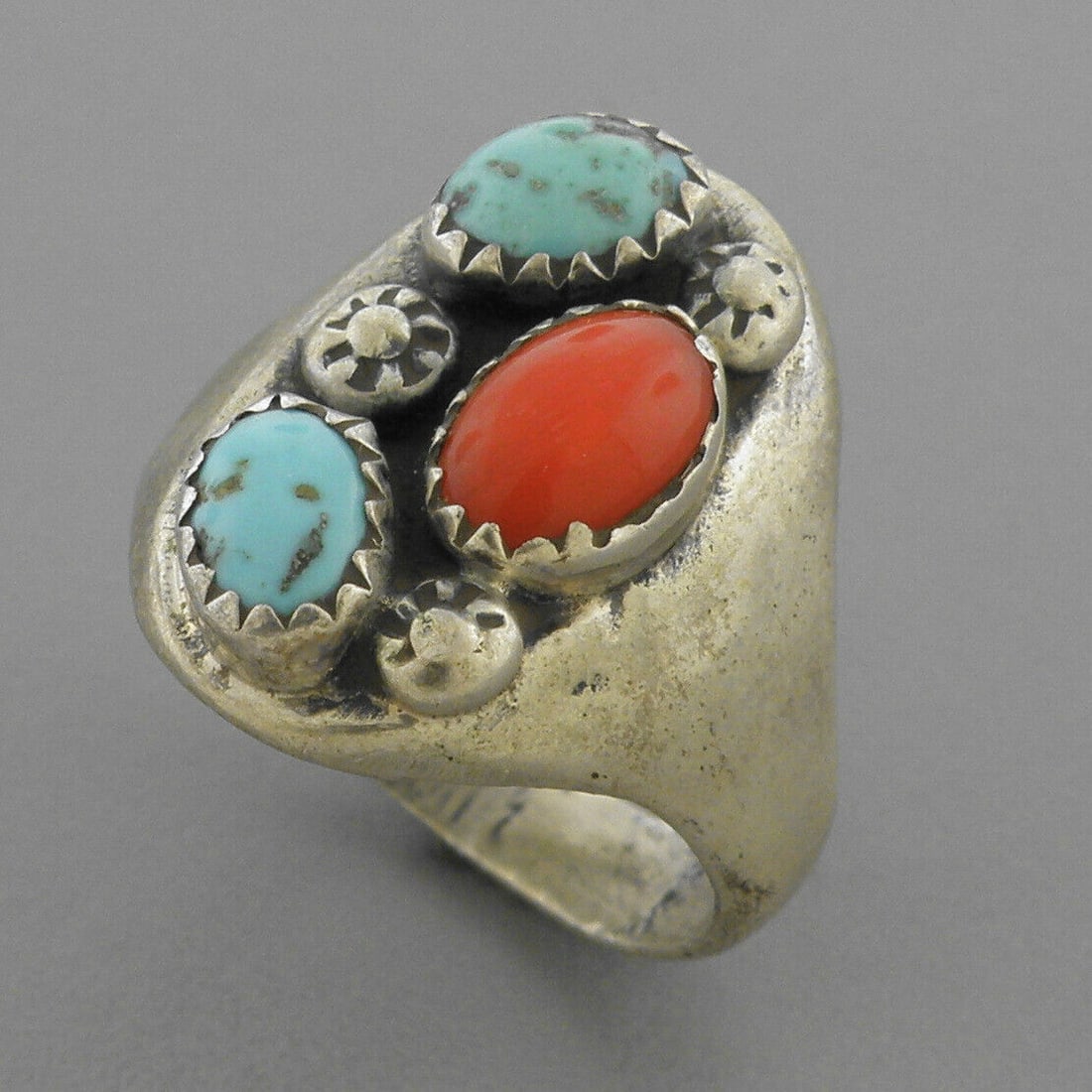 VINTAGE NAVAJO STERLING SILVER TURQUOISE CORAL RING (1 of 2)