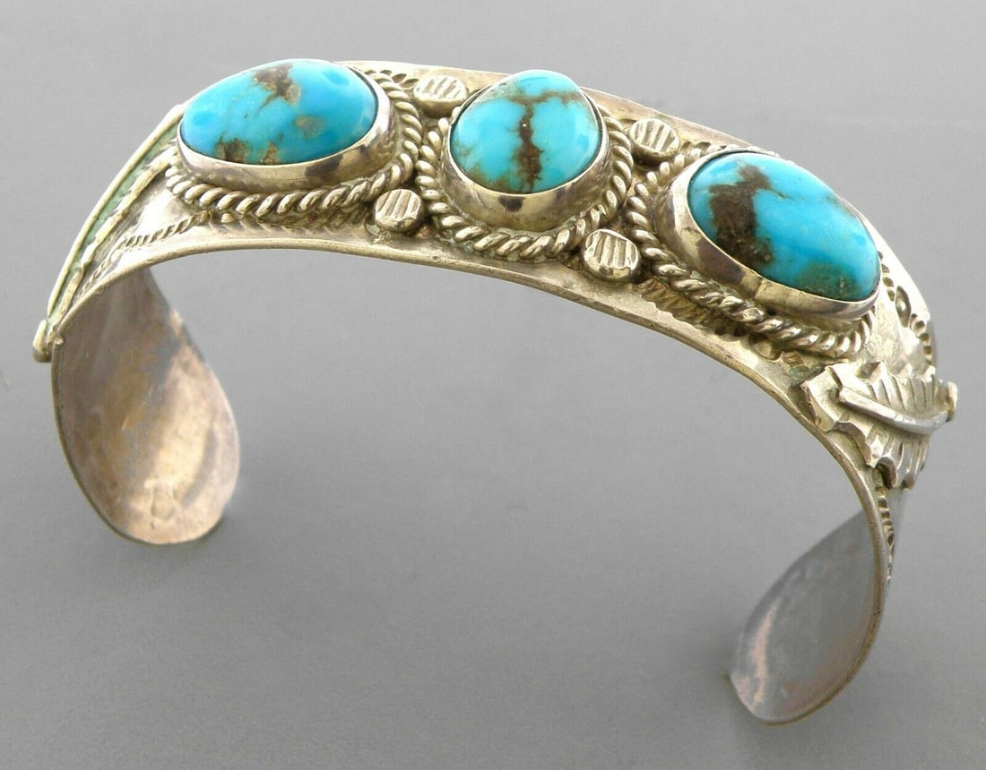 VINTAGE NAVAJO STERLING SILVER TURQUOISE CUFF BANGLE (1 of 2)