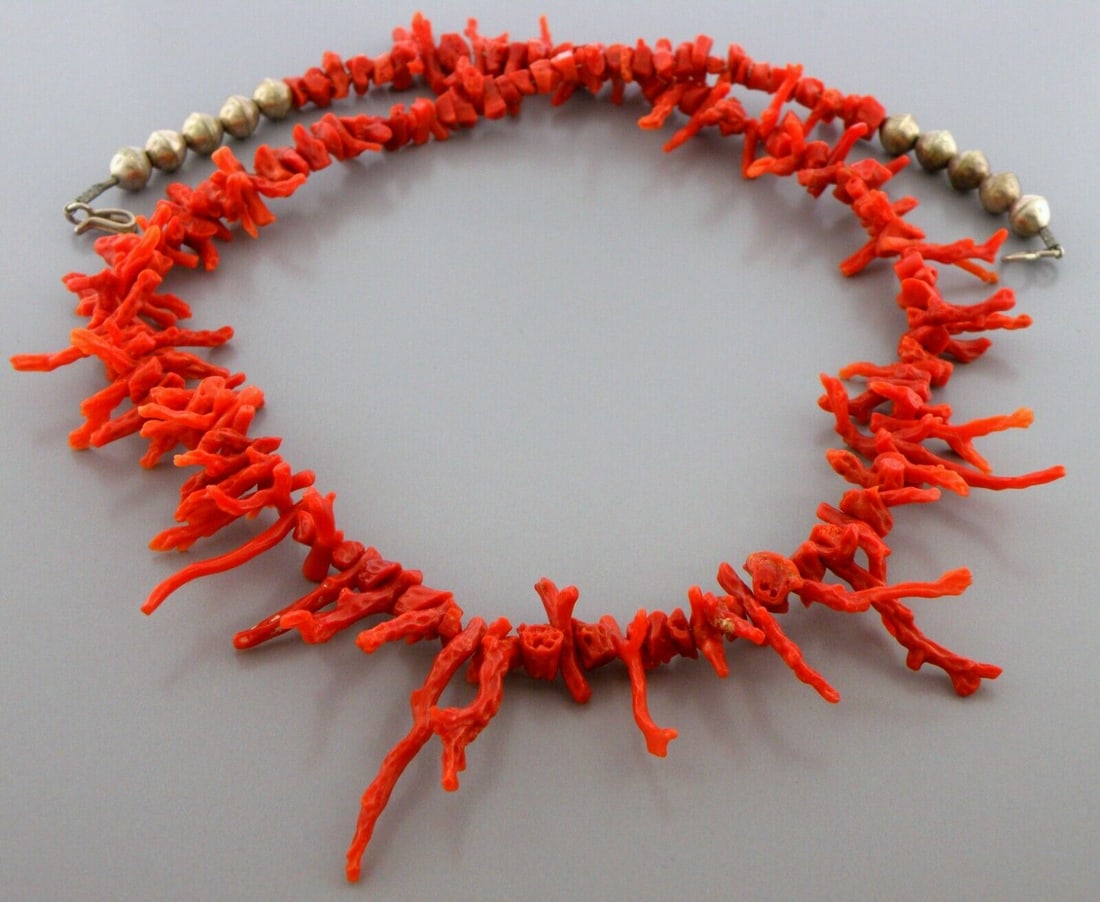 VINTAGE BEAUTIFUL NAVAJO STERLING SILVER DARK RED CORAL NECKLACE (1 of 2)