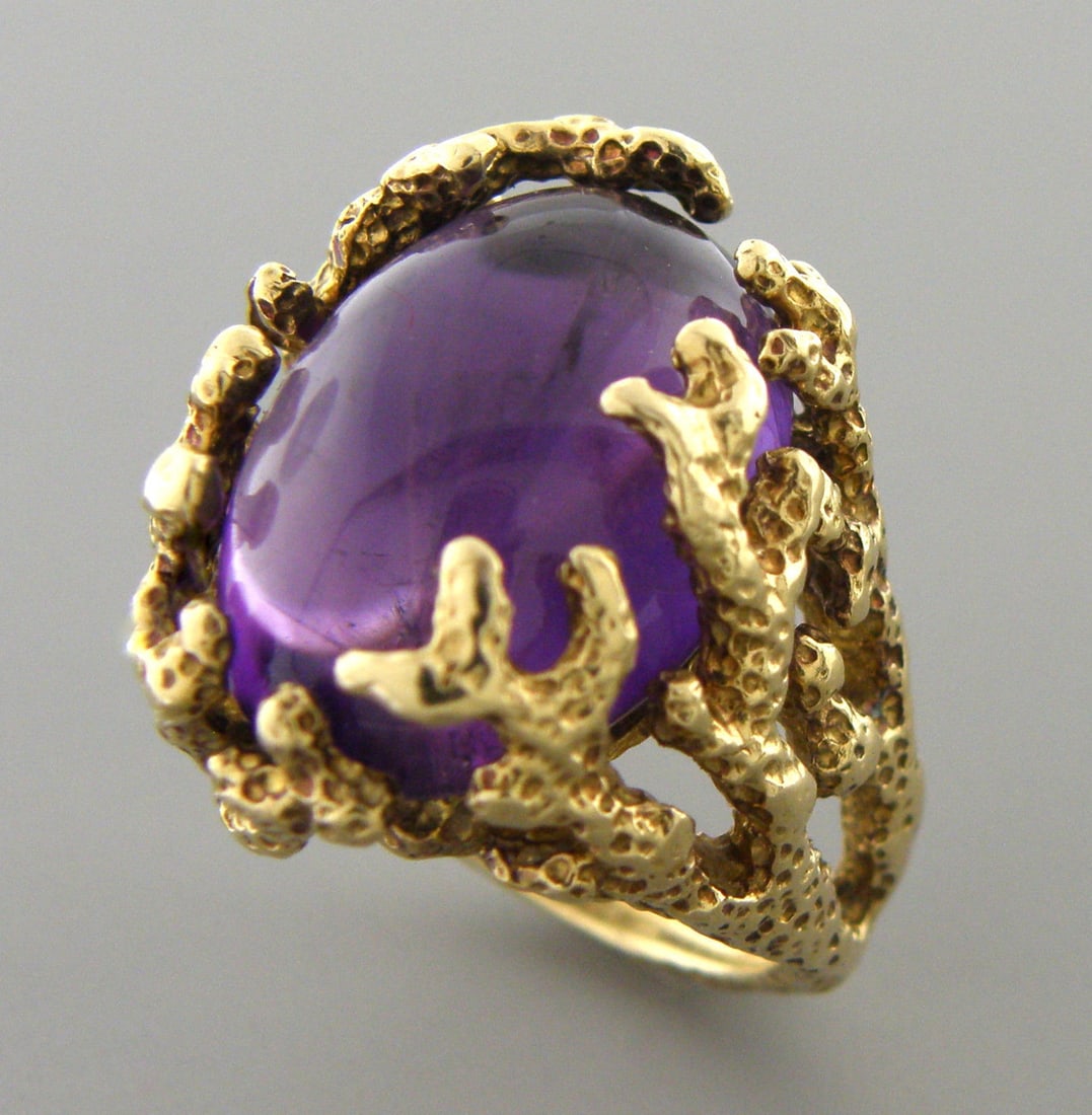 VINTAGE 14K YELLOW GOLD AMETHYST TREE BRANCHES RING: VINTAGE LADIES 14K YELLOW GOLD BRANCH RING SIZE 5 Ring size is a 5 (can easily be resized by your local jeweler) Ring measures 0.83" H x 0.63" W on top 14K yellow gold ring 1 purple amethyst apx 11ct