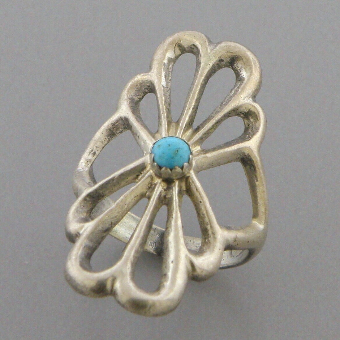 VINTAGE SOUTHWESTERN STERLING SILVER TURQUOISE RING SIZE 6.5 (1 of 2)