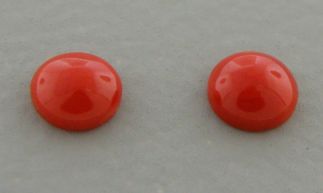NATURAL MATCHING PAIR 5mm CORAL ROUND OX BLOOD: LOOSE NATURAL UNTREATED ROUND CABOCHON CORAL Coral measures 5mm in diameterMatching pairSale is for 2 stonesNatural untreated sea coralPurchased in Italy many years ago, never used beforeBeautiful ox