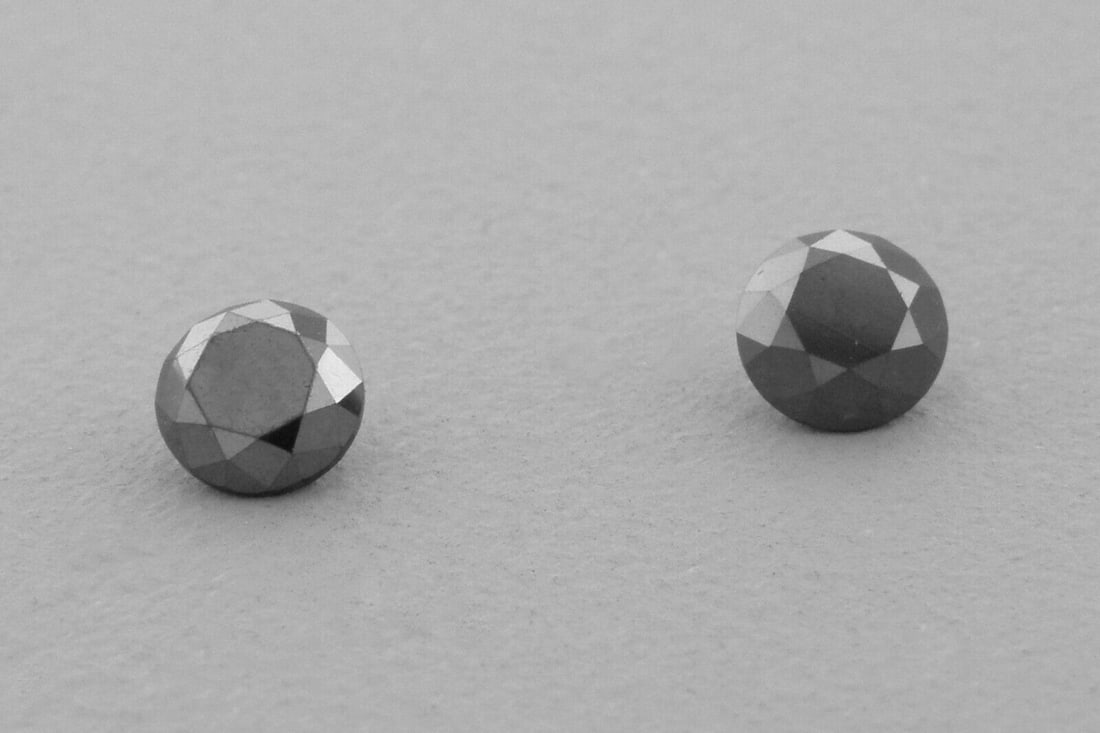 MATCHING PAIR ROUND CUT LOOSE NATURAL BLACK DIAMOND 5mm: LOOSE NATURAL BLACK DIAMONDS MATCHING PAIR Size measure 5mm in diameter Diamonds are Black, opaque, Beautiful polish Diamonds are heated black diamonds Sale is for 2 diamonds, 5mm each, matching pair