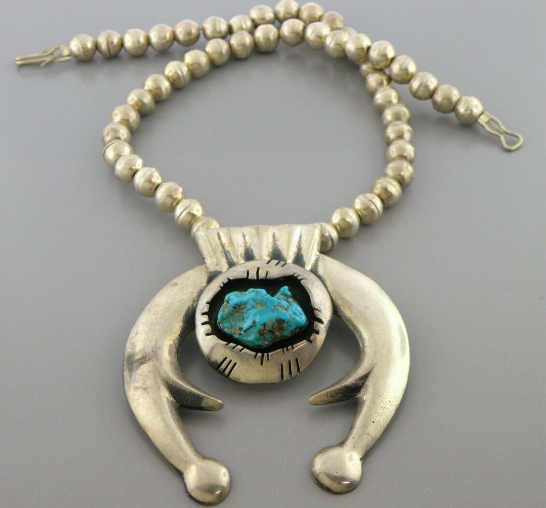 VINTAGE BEAUTIFUL EARLY NAVAJO STERLING SILVER NUGGET TURQUOISE NECKLACE (1 of 2)