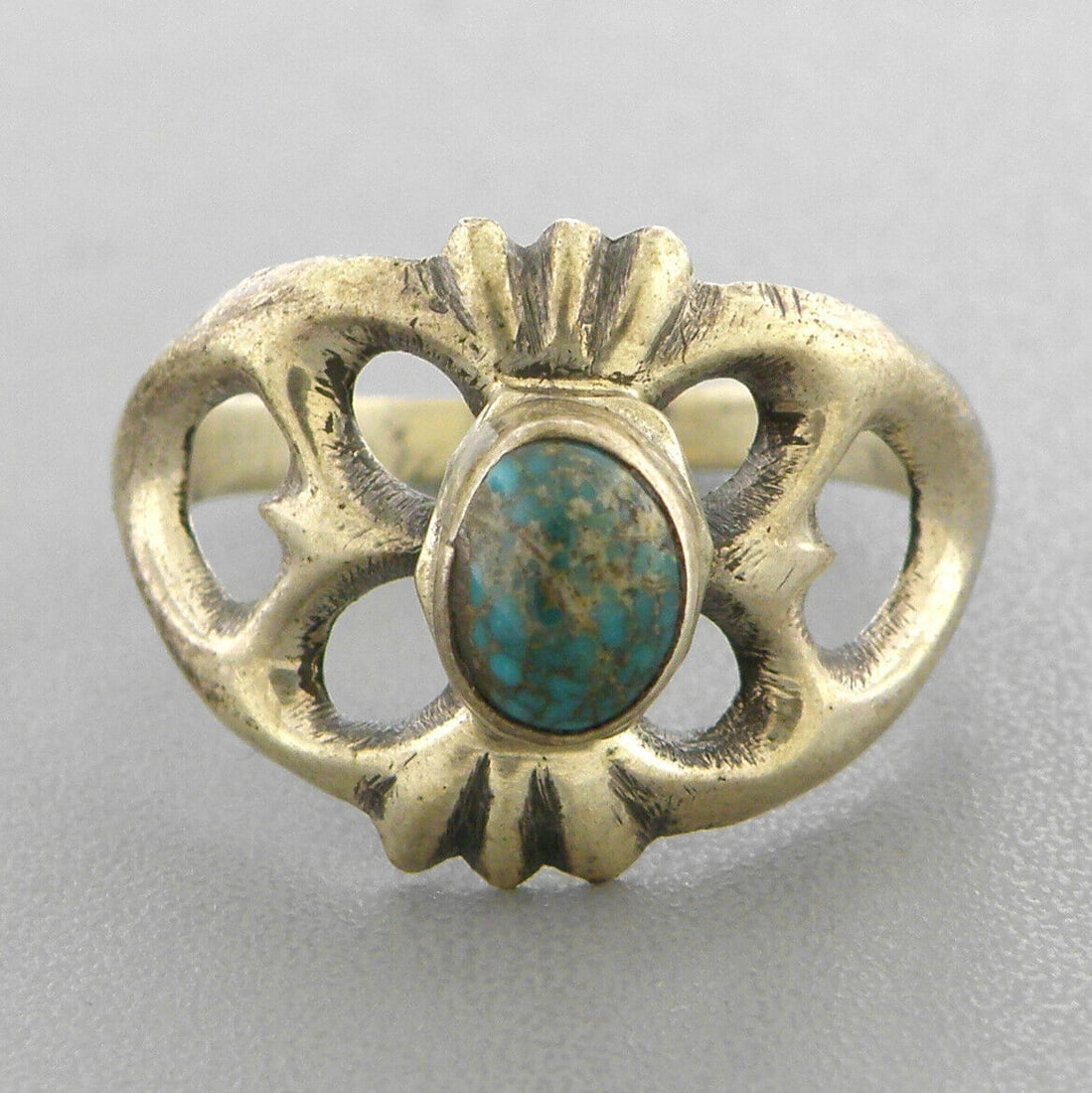 VINTAGE SOUTHWESTERN STERLING SILVER TURQUOISE RING 9 (1 of 2)