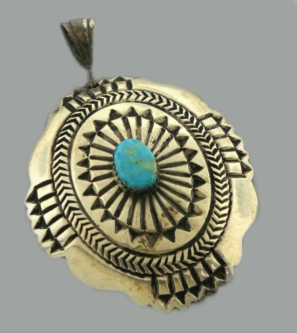 VINTAGE SOUTHWESTERN STERLING SILVER TURQUOISE PENDANT (1 of 2)