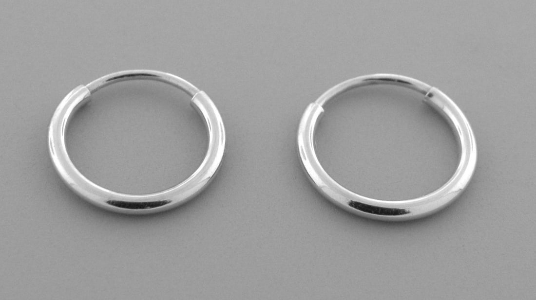 NEW 14K WHITE GOLD SMALL BABY ROUND TUBE HOOP EARRINGS (1 of 2)