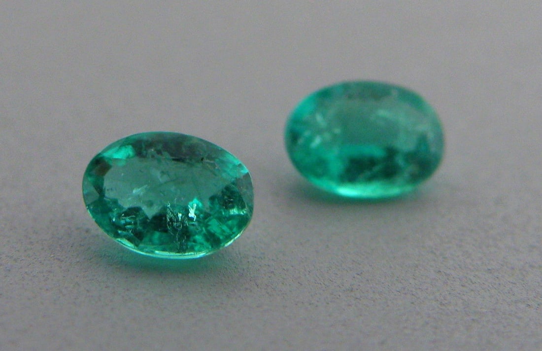 6x4mm MATCHING PAIR OVAL CUT COLOMBIAN EMERALD (1 of 1)