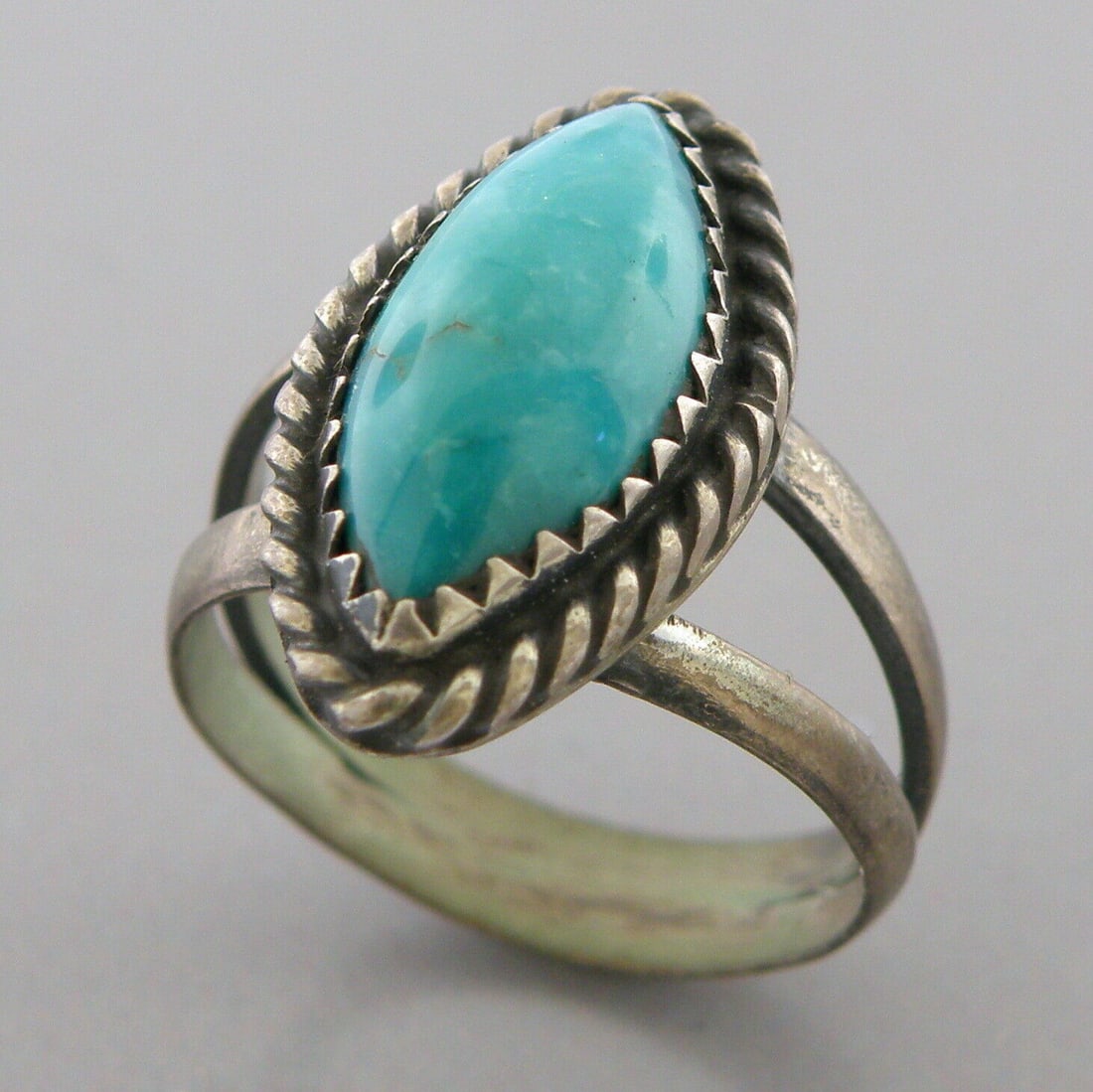 VINTAGE BEAUTIFUL NAVAJO STERLING SILVER MARQUISE TURQUOISE RING SIZE 7 (1 of 2)