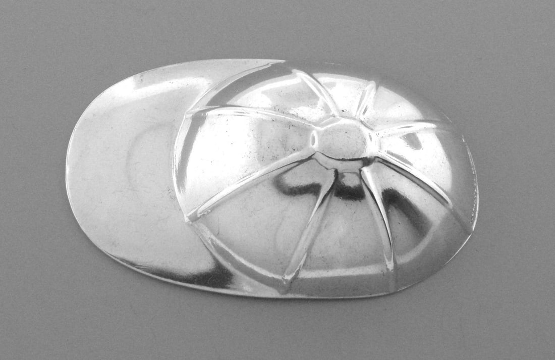 VINTAGE TIFFANY & Co. STERLING BASEBALL CADDY SPOON: Measures 2.50" L x 1.50" W Sterling silver top baseball cap shaped caddy spoon Vintage Pre-owned in good condition, shows minor wear due to age, please refer to pics Stamped TIFFANY & Co. STERLING To