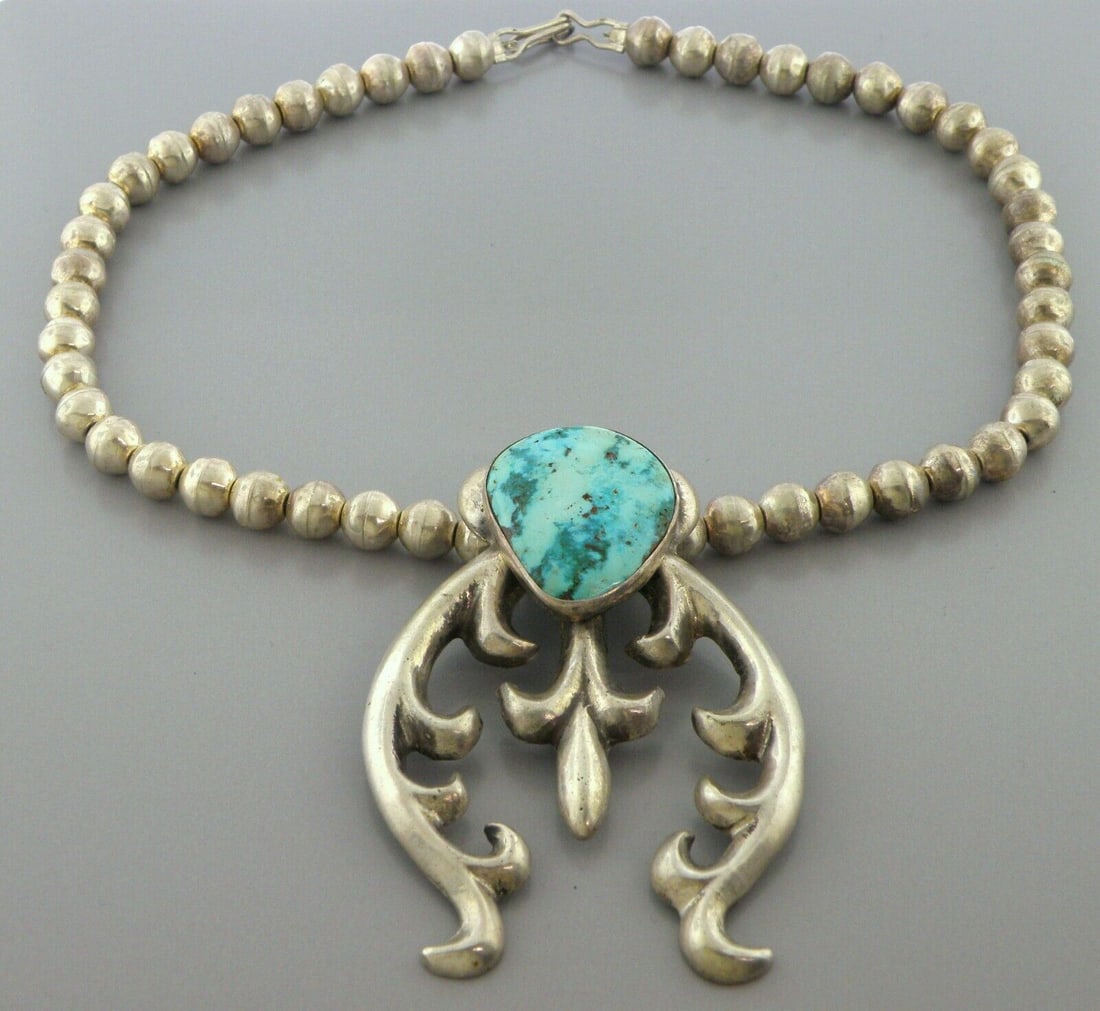 VINTAGE EARLY NAVAJO STERLING SILVER LARGE CARICO LAKE TURQUOISE NECKLACE (1 of 2)