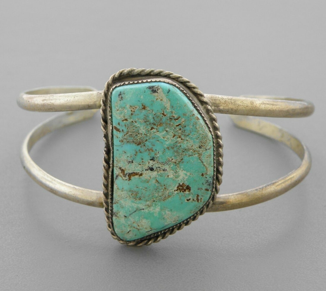 VINTAGE BEAUTIFUL NAVAJO STERLING SILVER TURQUOISE CUFF (1 of 2)