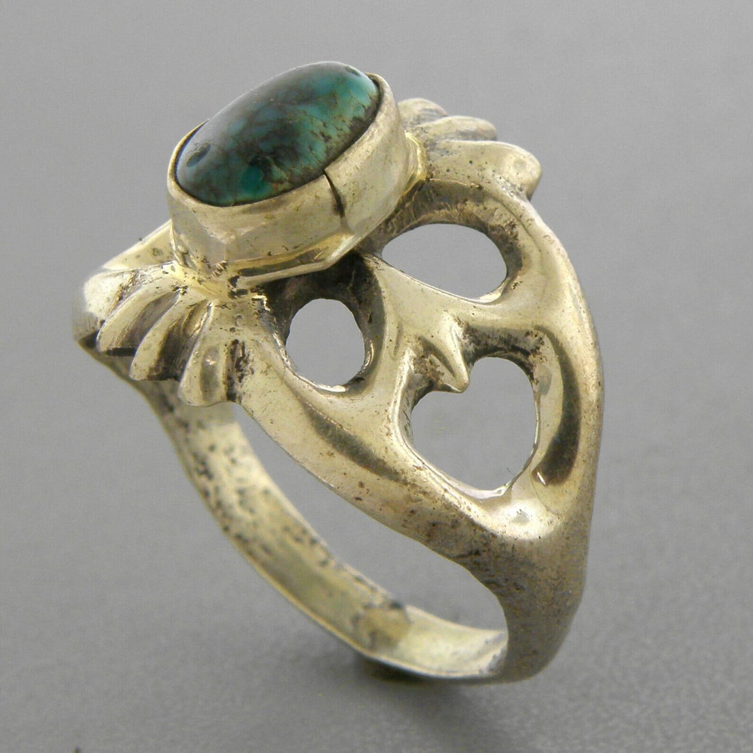 VINTAGE SOUTHWESTERN STERLING SILVER TURQUOISE RING 7.5 (1 of 2)