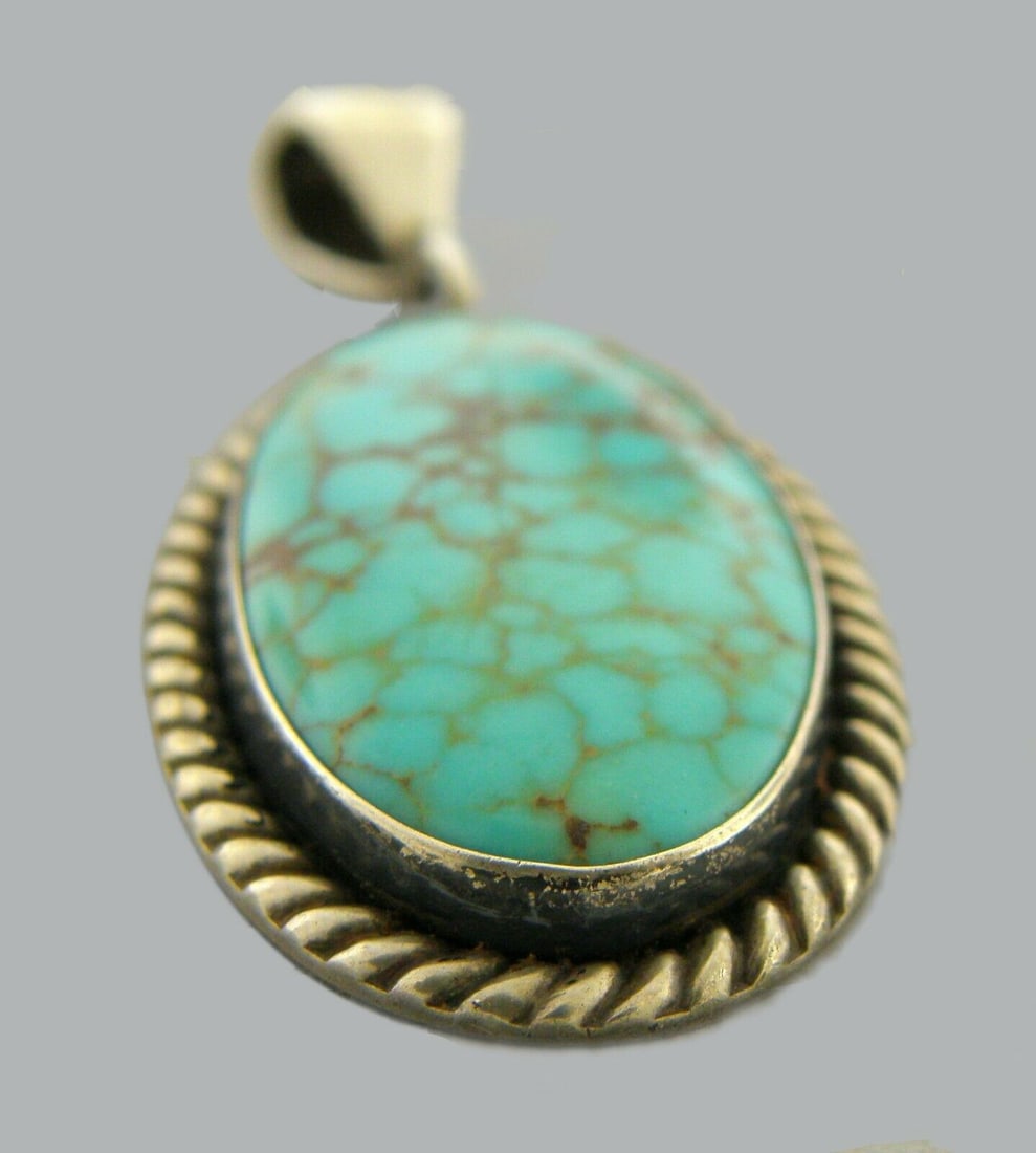 VINTAGE STERLING SILVER SPIDERWEB TURQUOISE PENDANT (1 of 2)