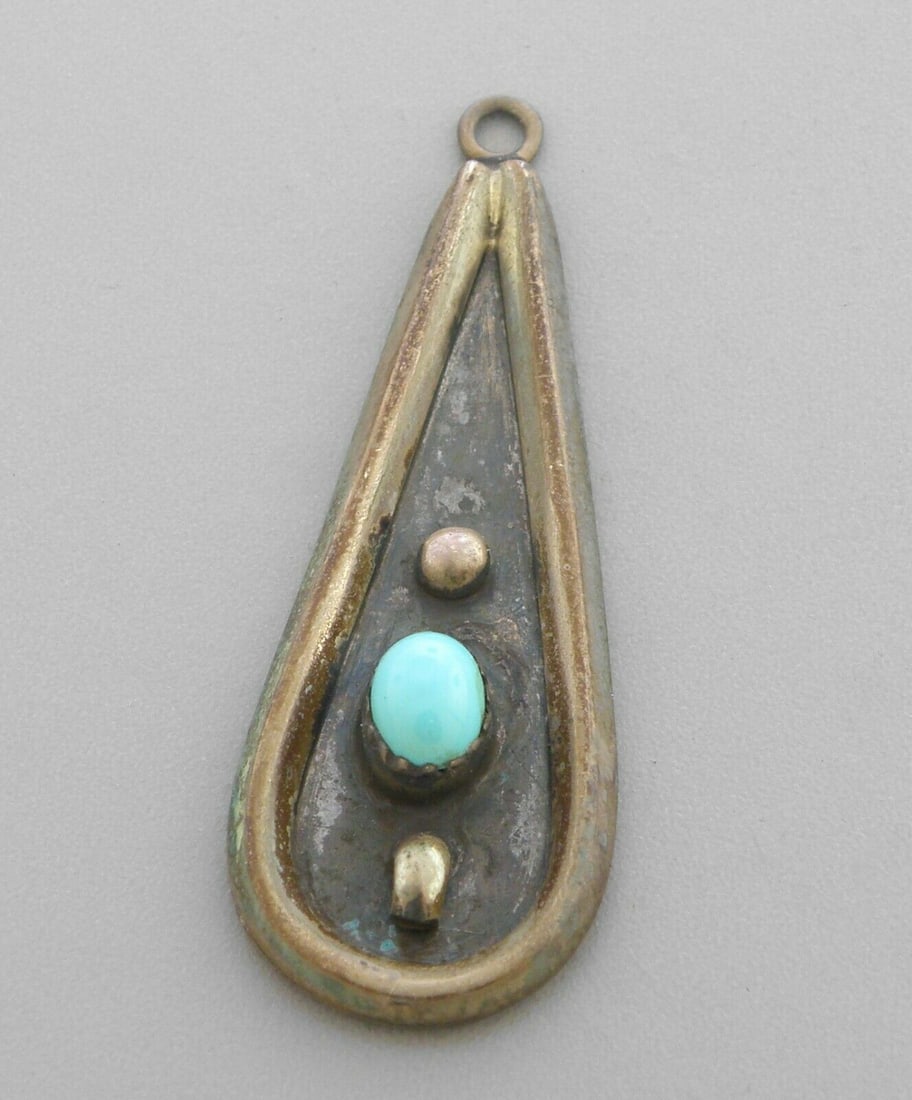 VINTAGE NAVAJO SILVER TURQUOISE PEAR SHAPE PENDANT (1 of 2)