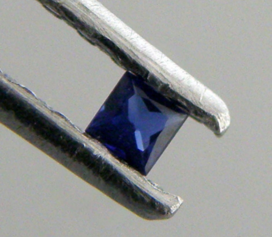 2.8mm PRINCESS LOOSE NATURAL BLUE SAPPHIRE: Sale is for 1 princess cut natural blue sapphire Sapphire measures 2.8mm x 2.8mm If you want matching pair please let me know. New, never used before
