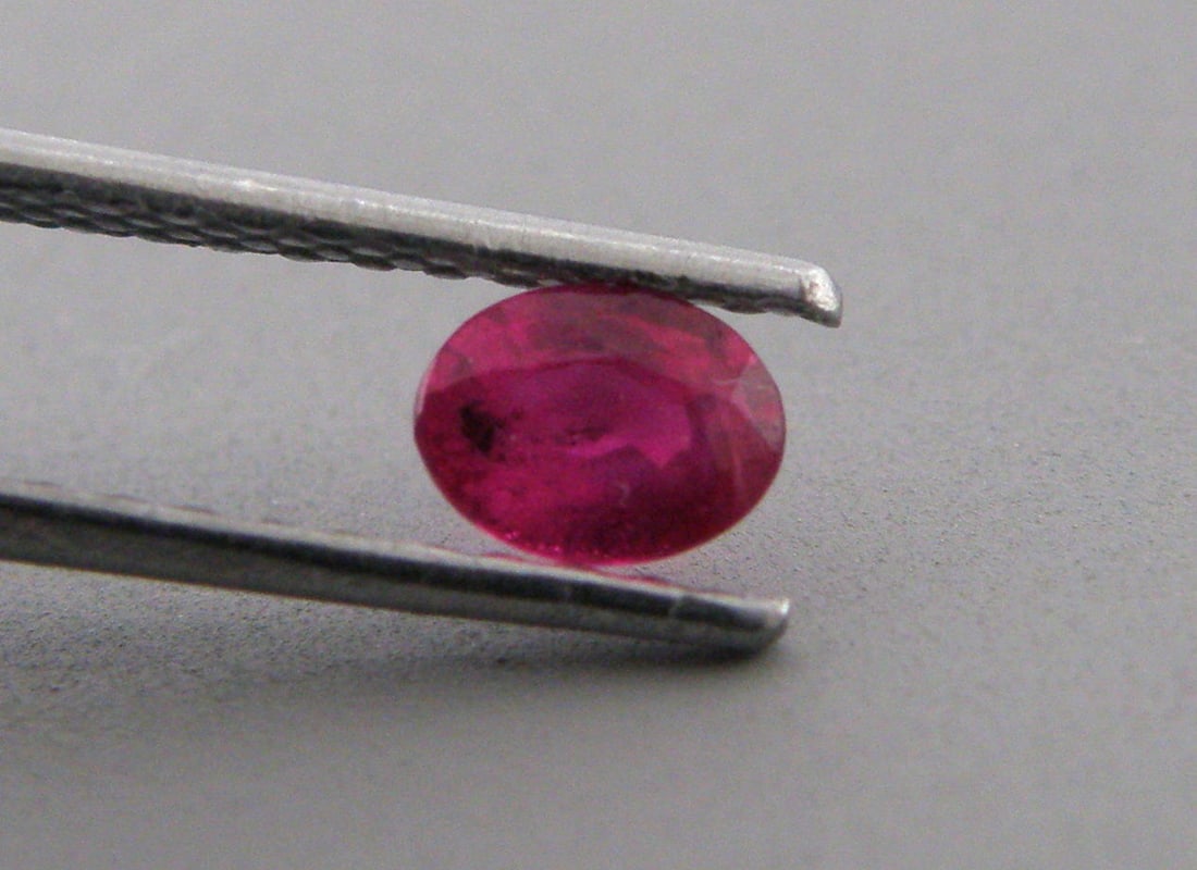 4x3mm OVAL CUT NATURAL PIGEON BLOOD RED RUBY (1 of 1)