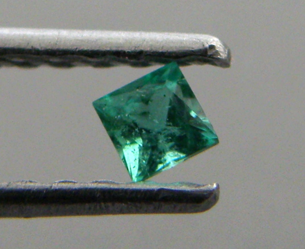 2.5mm PRINCESS CUT LOOSE NATURAL COLOMBIAN EMERALD: Sale is for 1 princess cut natural Colombian emerald Emerald measures 2.5mm x 2.5mm If you want matching pair please let me know. New, never used before
