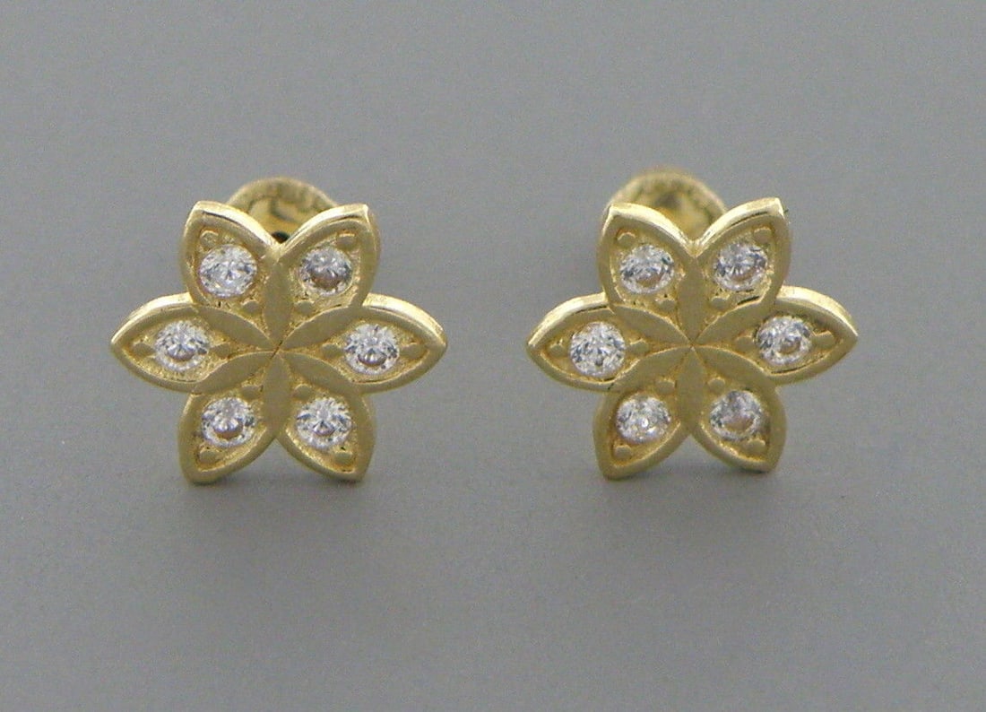 NEW 14K YELLOW GOLD CZ GIRLS BABY STUD FLOWER EARRINGS: Earrings measure 6.7mm in diameter 14K Yellow gold, cz flower earrings Screw backs New Stamped 14K on earrings and earring backs Total weight 0.5 grams