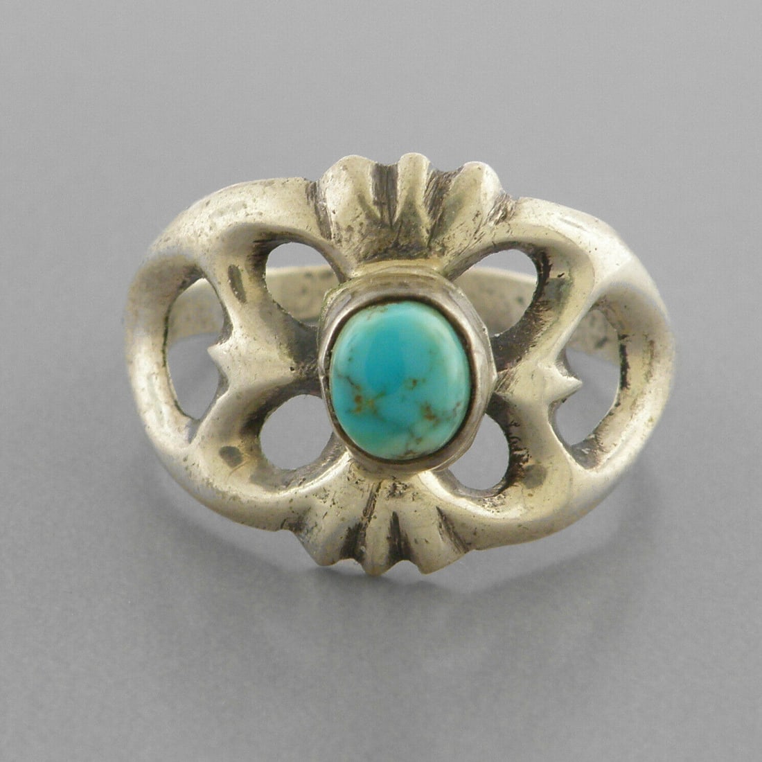 VINTAGE SOUTHWESTERN STERLING SILVER TURQUOISE RING 9 (1 of 2)