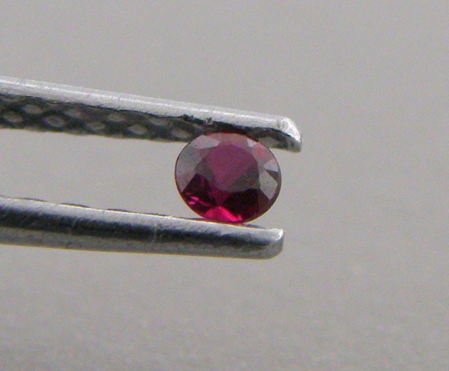 2.8mm ROUND CUT LOOSE NATURAL PIGEON BLOOD RED RUBY (1 of 1)