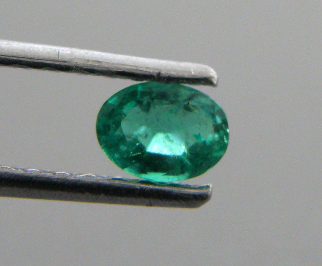 5x3mm OVAL CUT LOOSE NATURAL GREEN COLOMBIAN EMERALD: Sale is for 1 oval cut natural Colombian Emerald Emerald measures 5mm x 3mm If you want matching pair please let me know. New, never used before,
