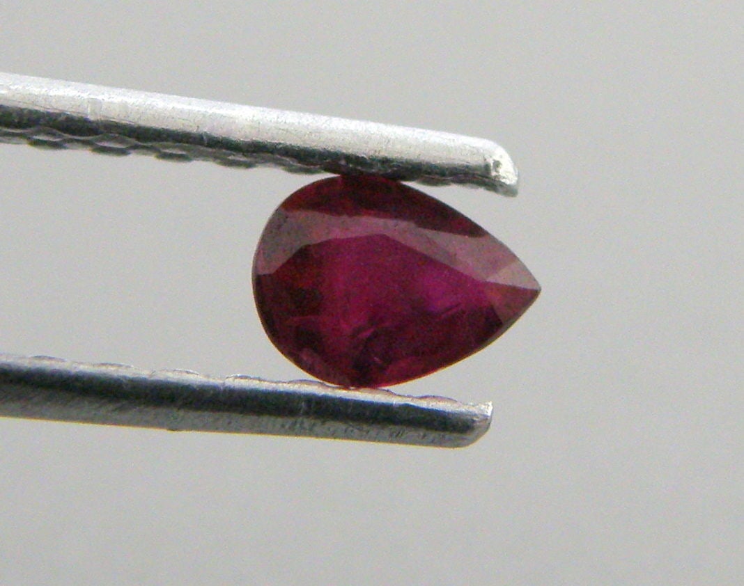 4x3mm PEAR SHAPE LOOSE NATURAL PIGEON BLOOD RED RUBY (1 of 1)