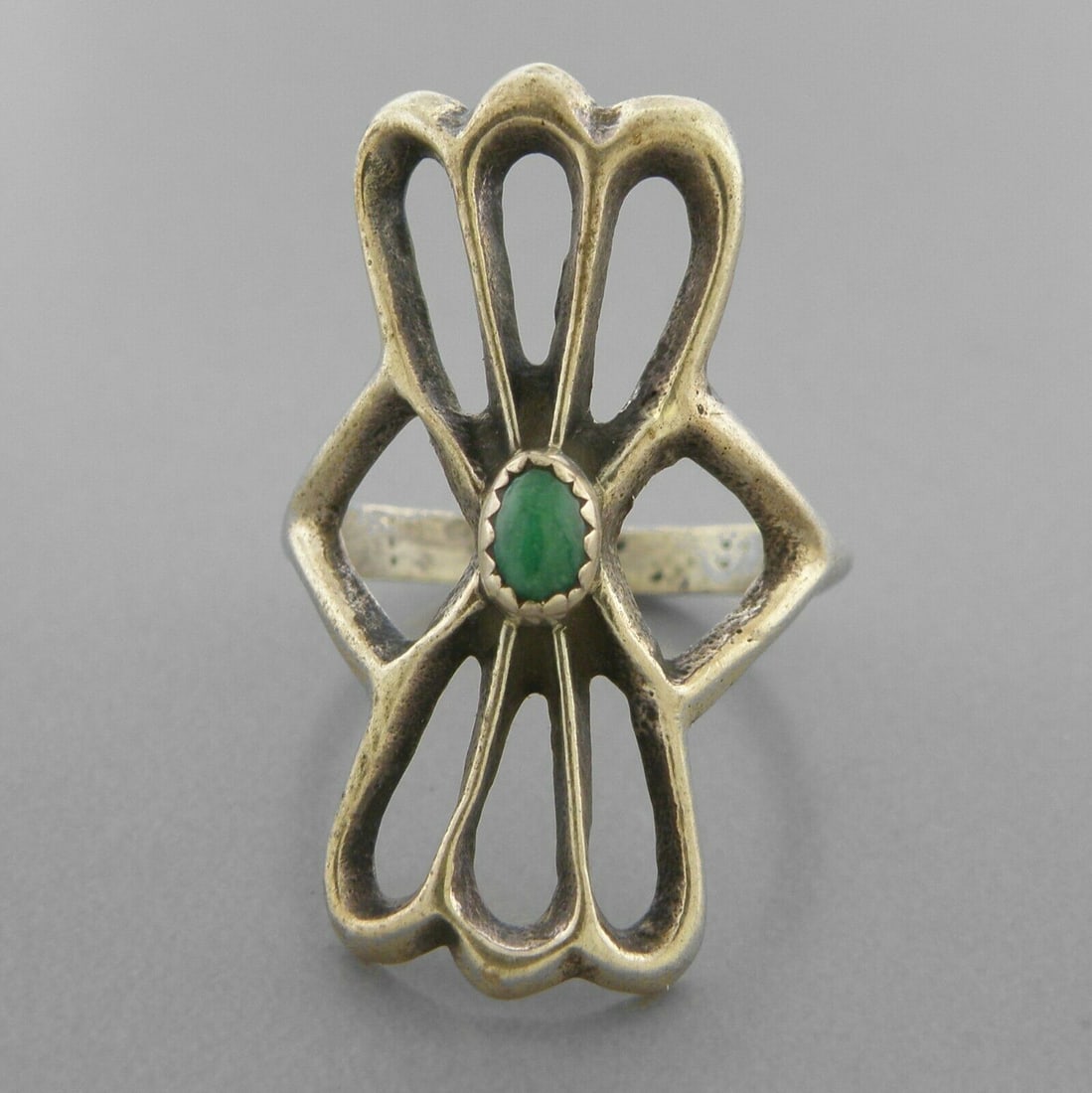 VINTAGE SOUTHWESTERN STERLING SILVER TURQUOISE RING 5.5 (1 of 2)