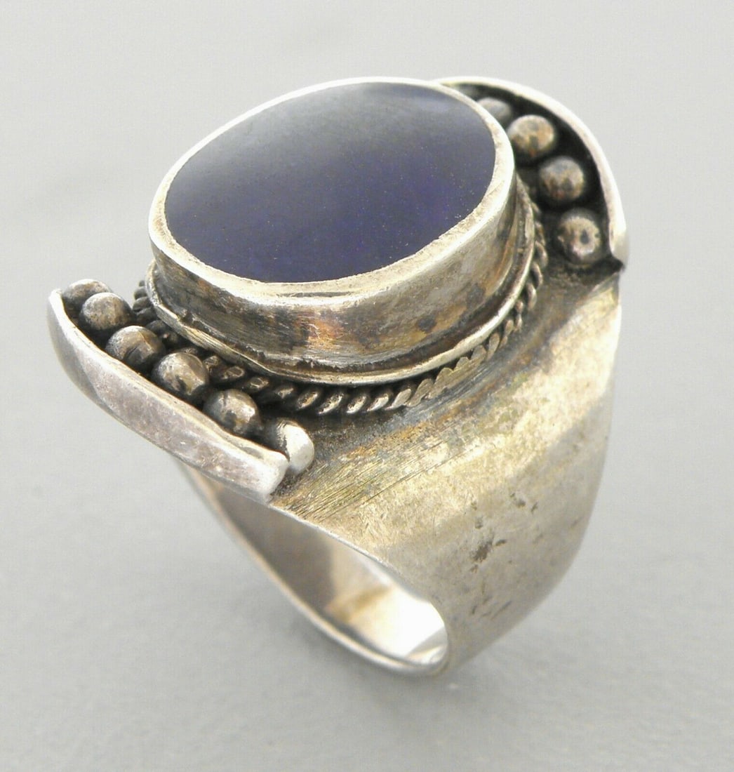 VINTAGE BEAUTIFUL STERLING SILVER OVAL LAPIS RING (1 of 2)