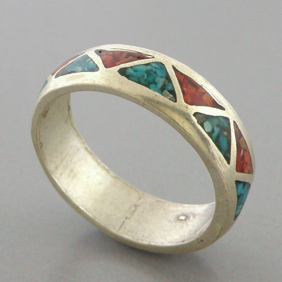 VINTAGE NAVAJO STERLING SILVER CORAL & TURQUOISE INLAY BAND RING SIZE 11.75: VINTAGE TURQUOISE STERLING SILVER RING Vintage Navajo Turquoise & coral inlay sterling silver band ring Size 11.75 Ring Measures 6.2mm Wide Vintage, Pre-owned, in good condition for its age, please re