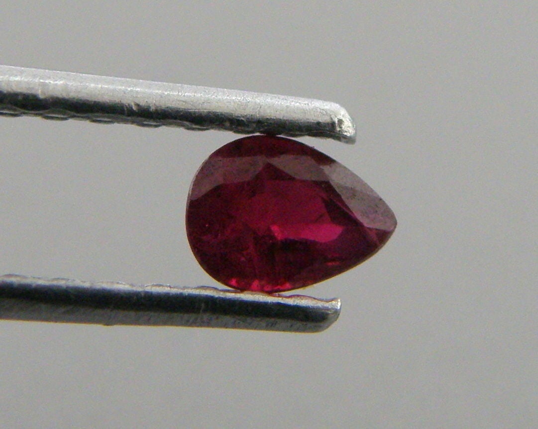 6x4mm PEAR SHAPE LOOSE NATURAL PIGEON BLOOD RED RUBY (1 of 1)