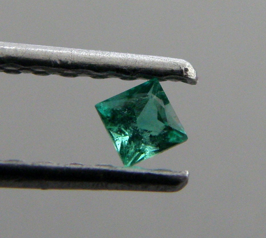 3.4mm PRINCESS CUT LOOSE NATURAL COLOMBIAN EMERALD: Sale is for 1 princess cut natural Colombian emerald Emerald measures 3.4mm x 3.4mm If you want matching pair please let me know. New, never used before