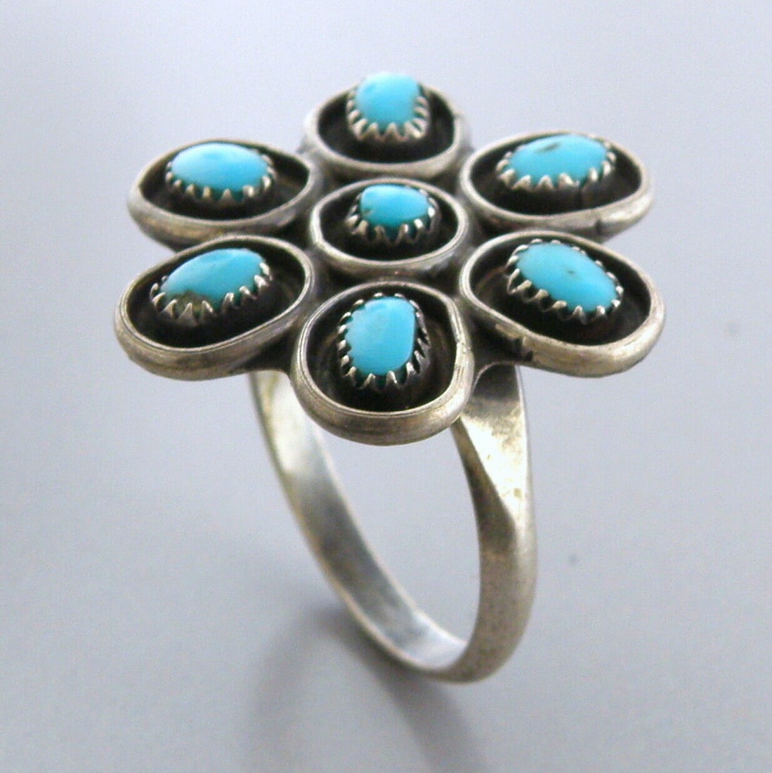 VINTAGE ZUNI PETIT POINT STERLING SILVER TURQUOISE FLOWER RING SIZE 7.5: VINTAGE TURQUOISE STERLING SILVER RING Vintage Zuni petit point Turquoise sterling silver ring Size 7.5 Measures 0.90" H x 0.83" W on top Vintage, Pre-owned, in good condition for its age, please refe