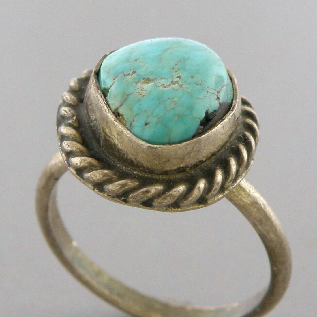 VINTAGE BEAUTIFUL NAVAJO STERLING SILVER TURQUOISE RING SIZE 3 (1 of 2)
