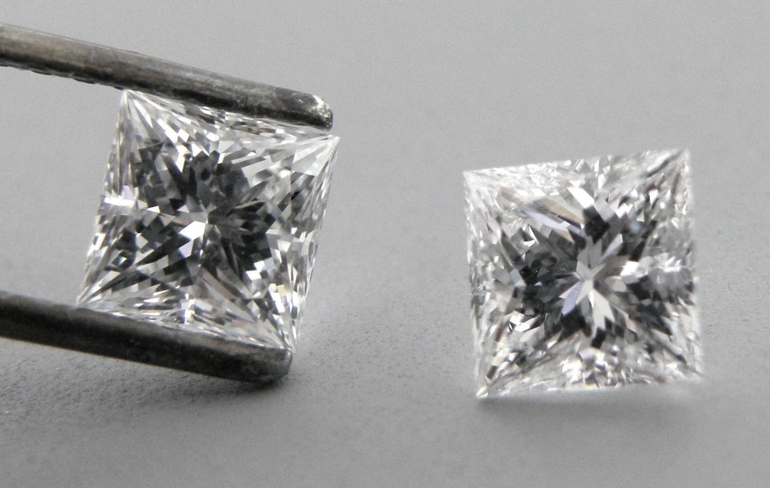 4mm MATCHING PAIR PRINCESS CUT UNTREATED DIAMOND F VVS1: LOOSE NATURAL UNTREATED DIAMONDSale is for 2 princess cut natural untreated earth mined diamondsMatching pairDiamonds measures 4mm x 4mmDiamonds are F color VVS1 clarityNew, never used before, perfect