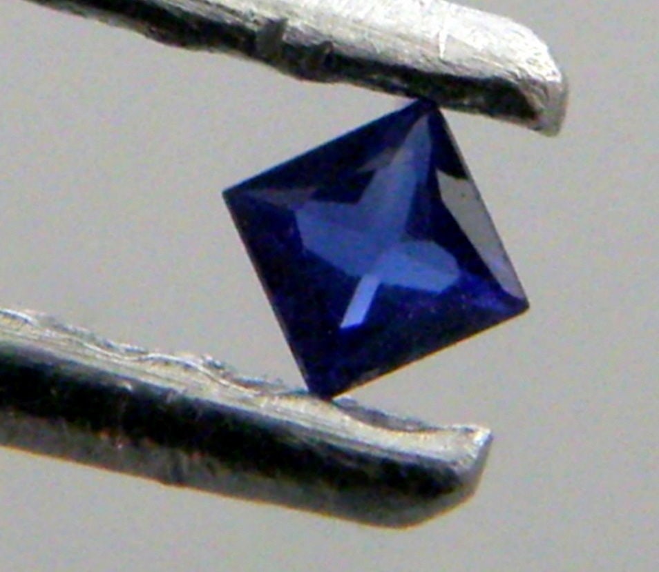 3.5mm PRINCESS LOOSE NATURAL BLUE SAPPHIRE: Sale is for 1 princess cut natural blue sapphire Sapphire measures 3.5mm x 3.5mm If you want matching pair please let me know. New, never used before