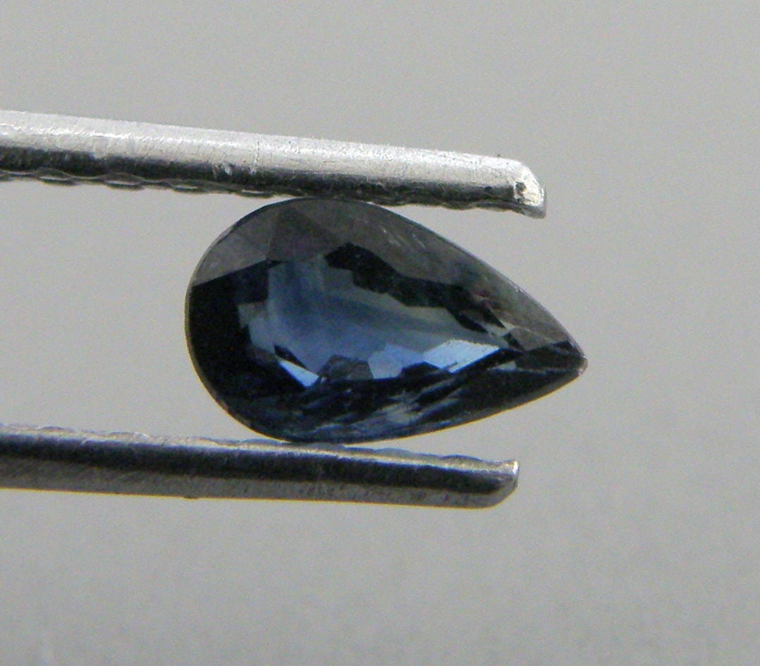 5x3mm PEAR SHAPE LOOSE NATURAL BLUE SAPPHIRE: Sale is for 1 pear shape natural blue sapphire Sapphire measures 5mm x 3mm If you want matching pair please let me know. New, never used before